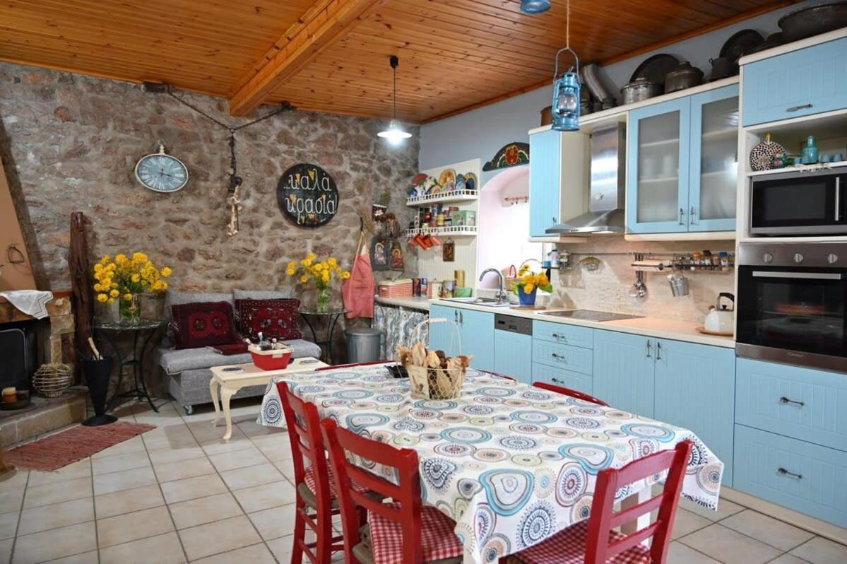 Kalavrita Winter Retreat - Homely Spacious Chalet Áno Vlasía Kültér fotó